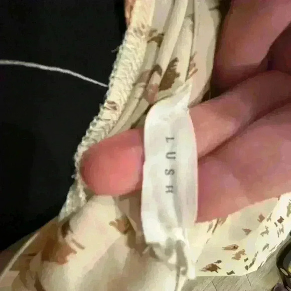 Lush cream blouse size medium - Picture 7 of 7